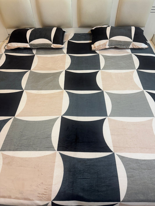 Multi Boxes Ultra Soft Warm Bedsheet for King Size