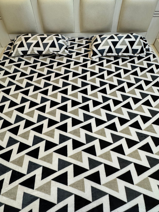 Multi Triangle Ultra Soft Warm Bedsheet for King Size